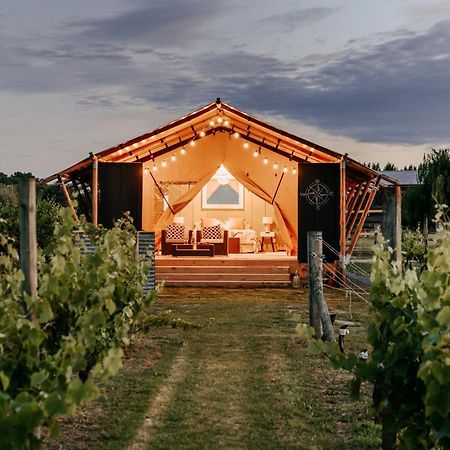 Villas & Vines Glamping Hastings Bagian luar foto