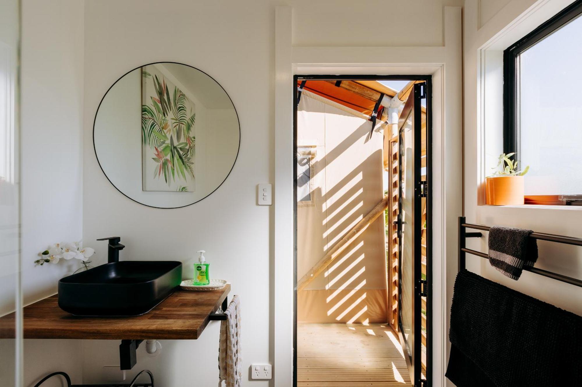 Villas & Vines Glamping Hastings Bagian luar foto