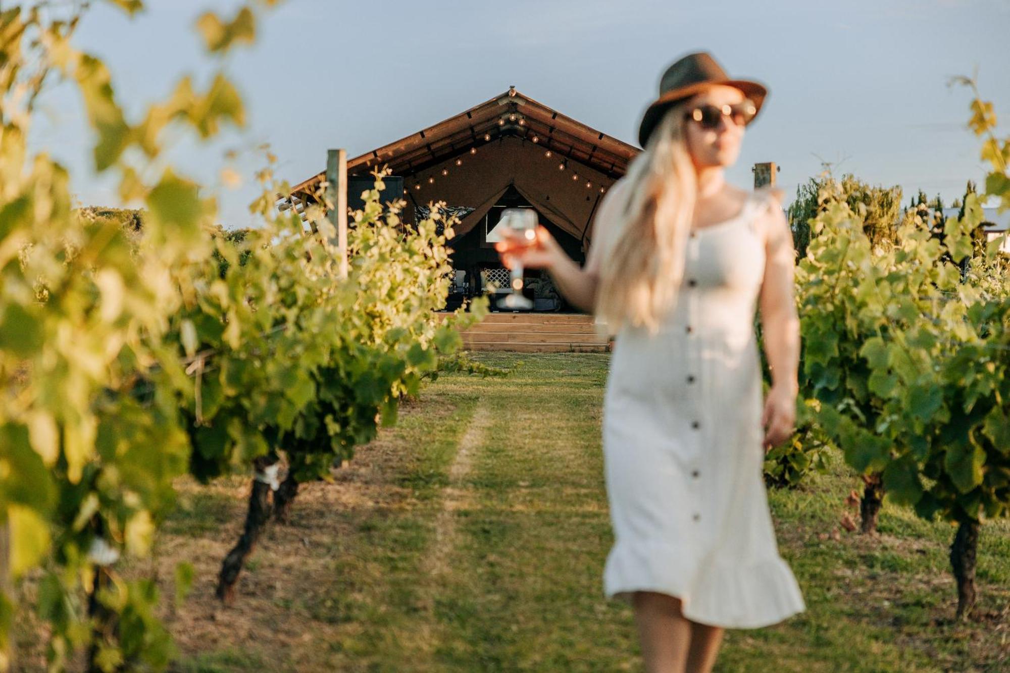 Villas & Vines Glamping Hastings Bagian luar foto