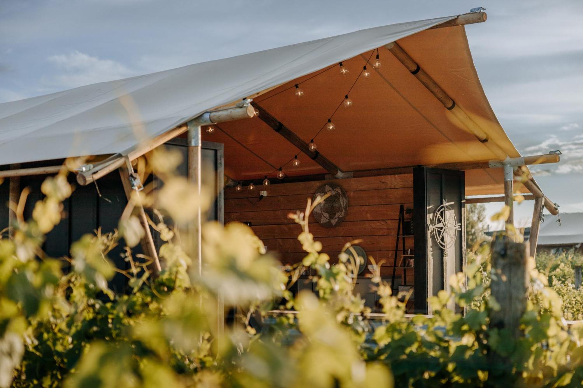 Villas & Vines Glamping Hastings Bagian luar foto
